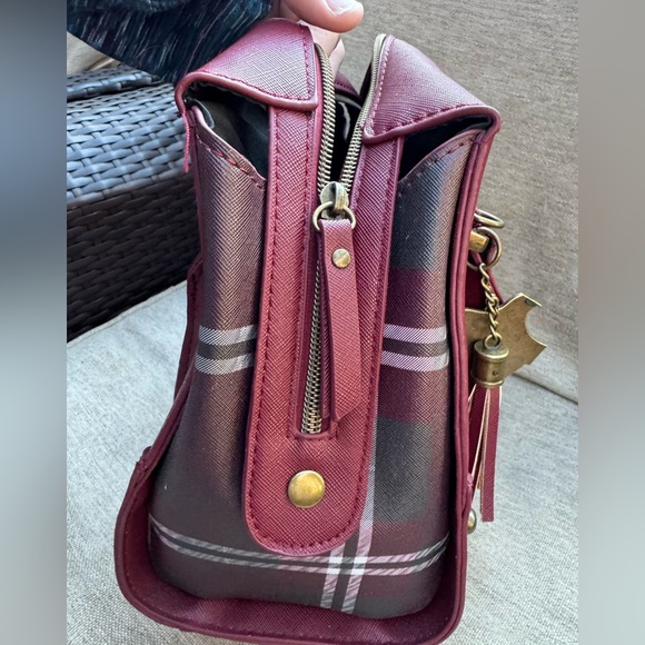 Gryffindor Purse - EUC - Picture 3 of 5